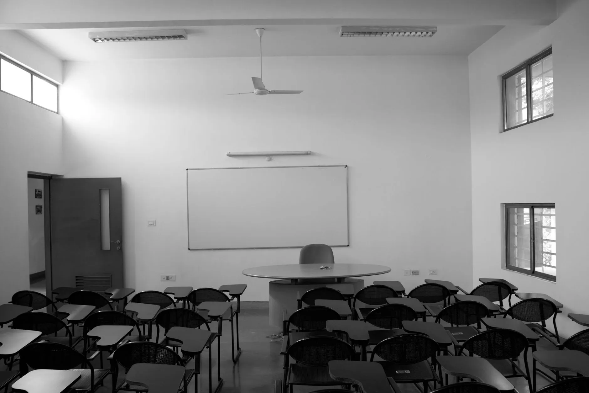从电路图设计到样机组装：硬件产品快速落地的关键技术环节